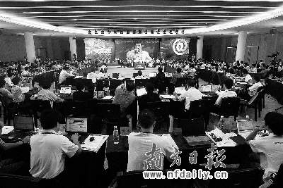 草根網(wǎng)民高峰論壇舉行現(xiàn)場不設主席臺