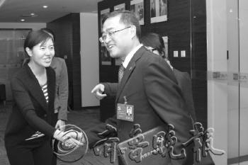 罵人副省長陳鳴明另一面：排隊捐款微博上愛管雜事