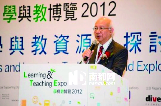 <p>&nbsp;&nbsp;&nbsp;&nbsp;政府資訊科技總監(jiān)賴錫璋在2012香港學與教博覽談?wù)W(wǎng)絡(luò)對教育的支持。</p>