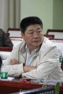 王飛：政府不應(yīng)躲避媒體，謠言止于真相