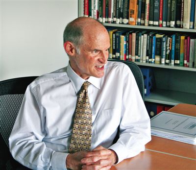 布魯斯·麥康納爾：用互聯(lián)網力量要考慮網民利益