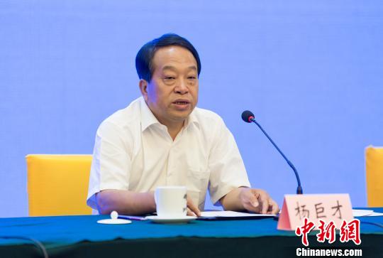 圖為呂梁市人民政府副市長楊巨才發(fā)言。　馮帥 攝