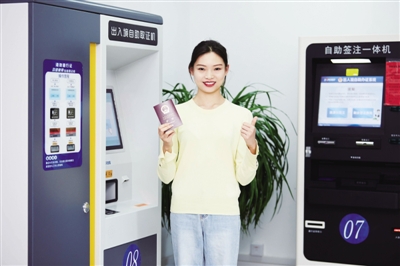 <p>　　群眾自助取證。</p>