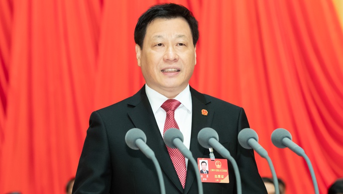  上海市第十五屆人民代表大會第三次會議今天上午開幕。上海市市長應(yīng)勇作《政府工作報告》。