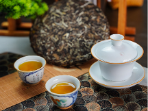 傳承技藝不忘創(chuàng)新改良，瑜承小匠攜手工廠制作現(xiàn)代餅茶