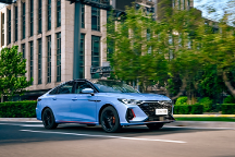 星瑞、長(zhǎng)安UNI-V組團(tuán)找艾瑞澤8掰手腕，后者：我讓你們雙手都用上