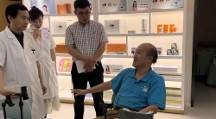 國(guó)內(nèi)眼科名家褚仁遠(yuǎn)來(lái)V視鏡聯(lián)營(yíng)店指導(dǎo)丨現(xiàn)場(chǎng)“把脈”青少年視力健康！