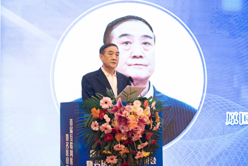 中國(guó)民族醫(yī)藥學(xué)會(huì)會(huì)長(zhǎng)、原國(guó)家中醫(yī)藥管理局醫(yī)政司司長(zhǎng)許志仁